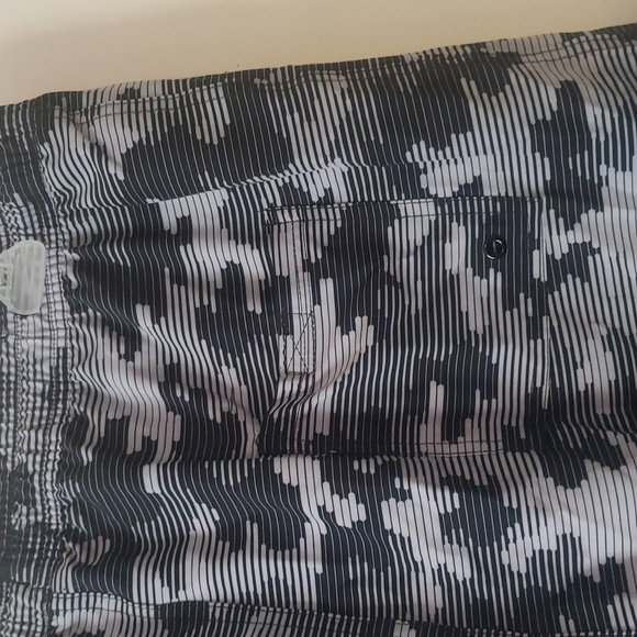 Roots Shorts - Picture 3 of 11